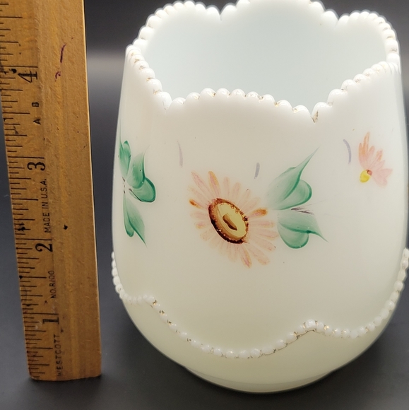 Heisey Beaded Drape Milk Glass Early American Decorative Glass. Set of 2. - Picture 16 of 16